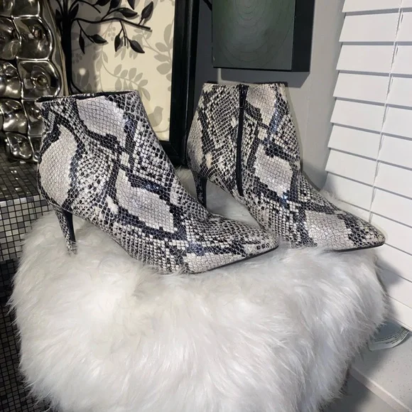 Worthington Gray and Black Ankle Booties Snakeskin Print - Picture 8 of 9